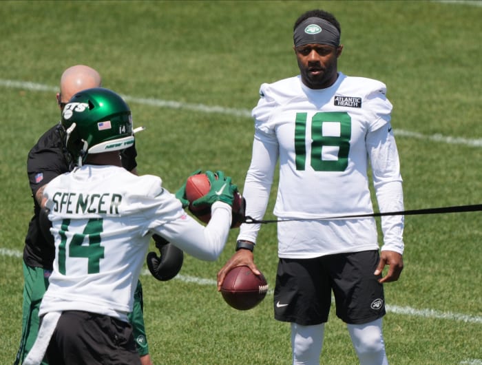 Jets' WRs Randall Cobb (18) and Diontae Spencer (14) at OTAs